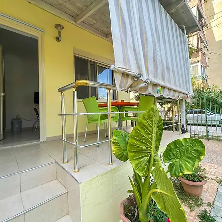 Garden 1177 Apartment