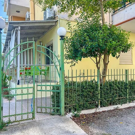 Garden 1177 Apartment